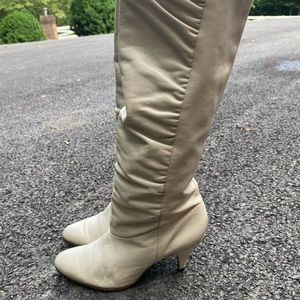 White heeled boots 👢